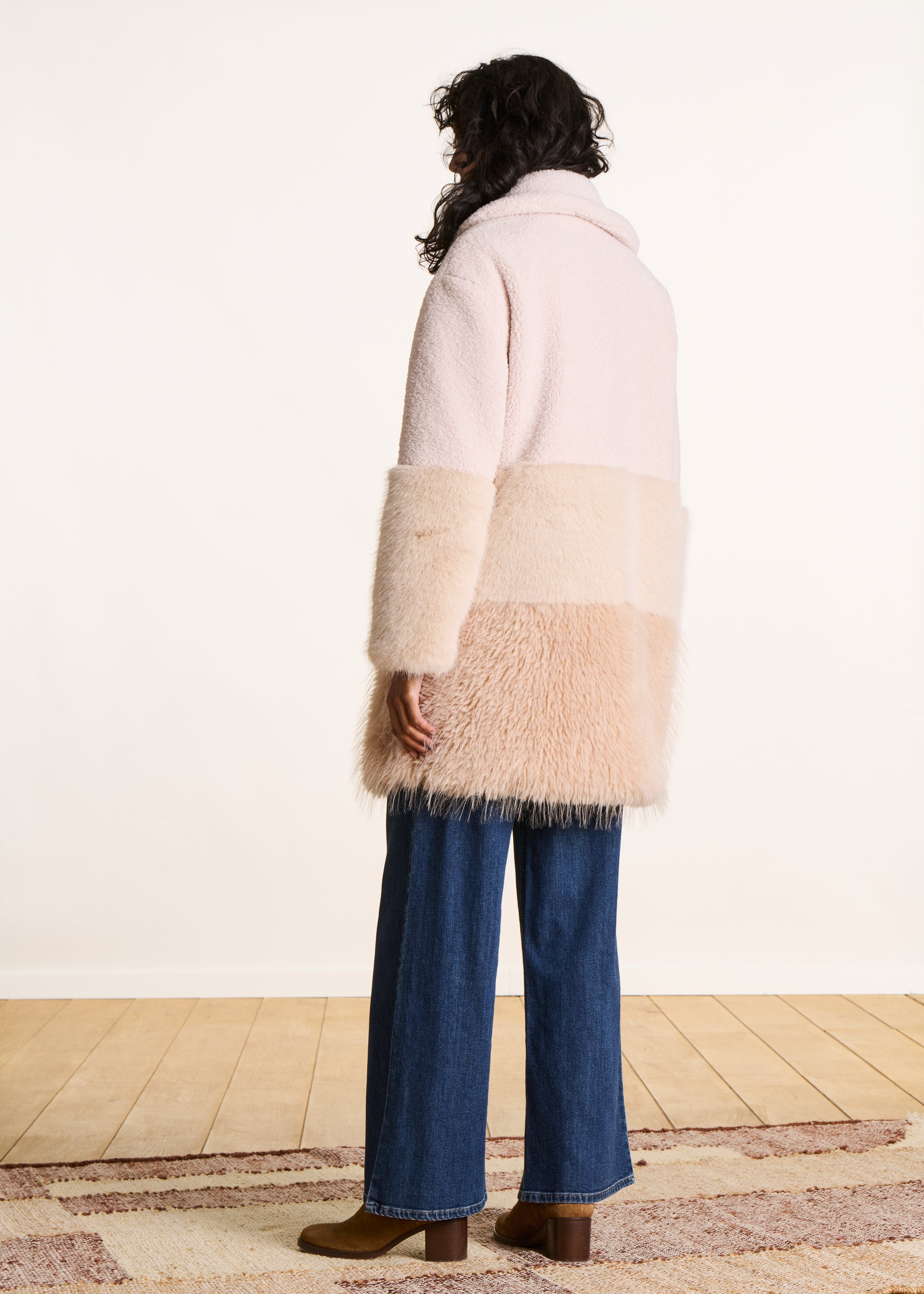 Ecru patchwork imitatiebontjas met lange mouwen